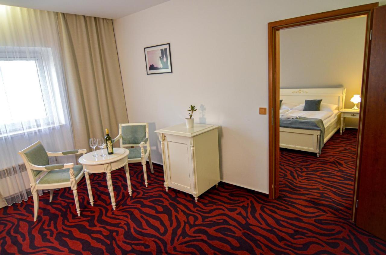 Hotel Galant Lednice Exterior foto